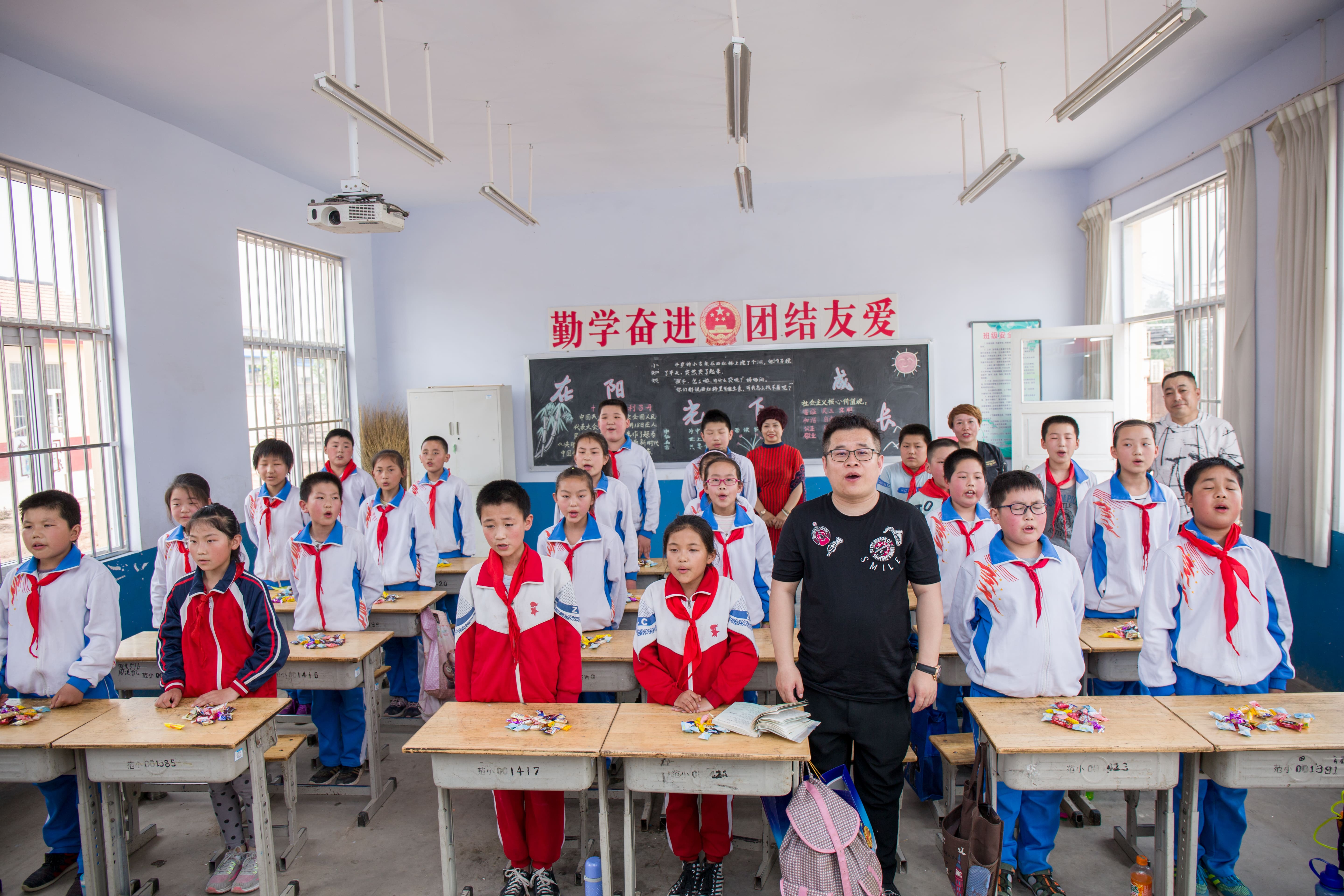 第142所 诸城市贾悦镇范家官庄完美平台鹿永波小学